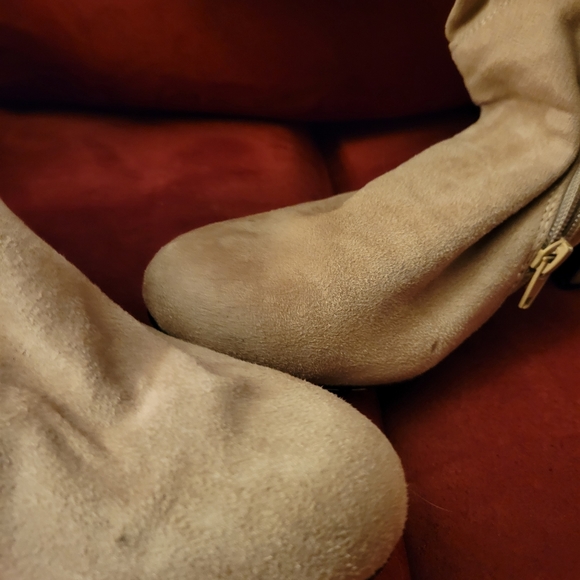 Womens Nude suede boots - Picture 6 of 6
